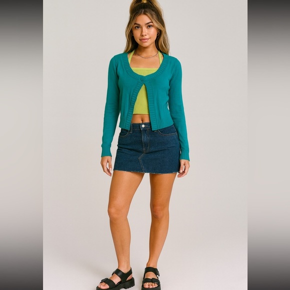 Jlo Y2K vibes one button open cropped cardigan small - Picture 2 of 4